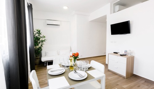 Deluxe Privilege Suite - Beach Club Access