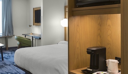 Suite, 1 King Bed with Sofa bed, Non Smoking (Mobility Accessible, Roll-in Shower)