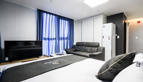 Twin Room (Residence)
