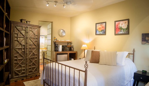 Standard Suite 1 Queen Bed, Kitchenette