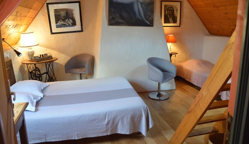 Double Room (Rose)