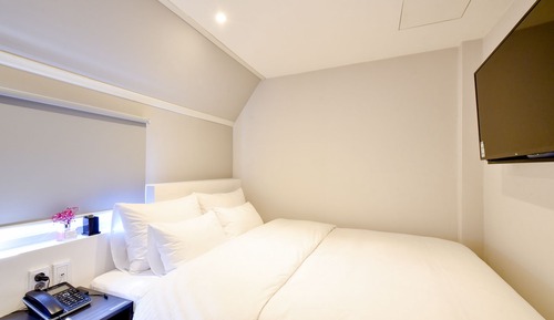Room (Semi, Check in 05:00 PM)