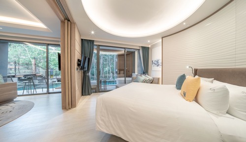 Junior Suite with Pool Access