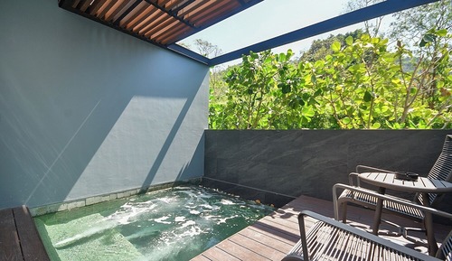 Deluxe Room with Private Jacuzzi