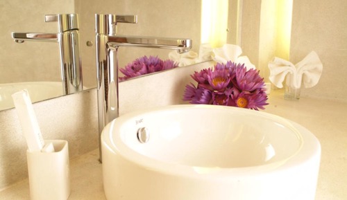 Deluxe Room with All Meals and Treatments
