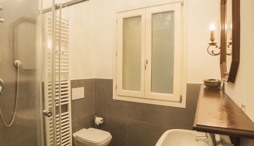 Standard Suite, Ensuite (Duse)