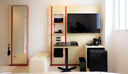 Single Room, Smoking