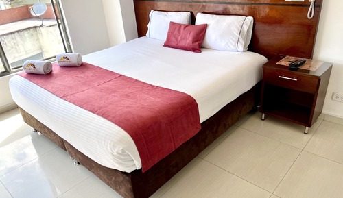 Traditional Suite, 1 King Bed, Non Smoking, Ensuite