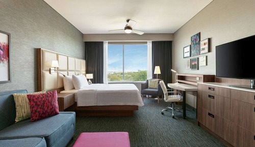 Studio, 1 Queen Bed, Accessible (Mobility & Hearing, Roll-in Shower)