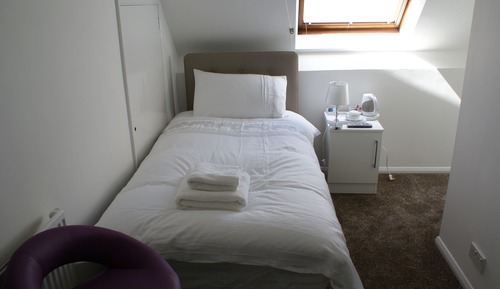 Single Room (Shared Toilet 14)