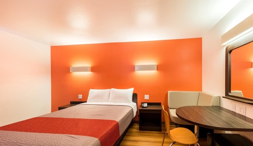 Standard Room, 1 Queen Bed, Accessible, Smoking