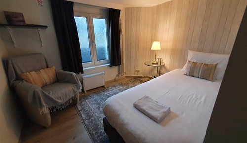 Basic Single Room (Entresol)
