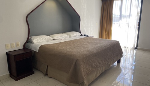 Standard Room, 1 King Bed