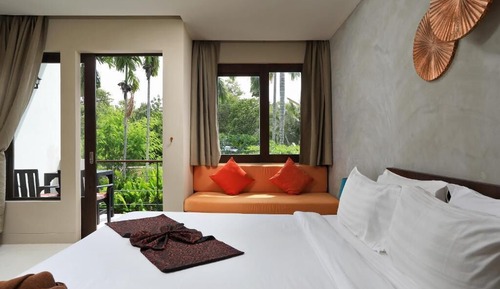 Executive Suite, Non Smoking, Pool View