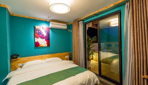 Suite with Mountain View