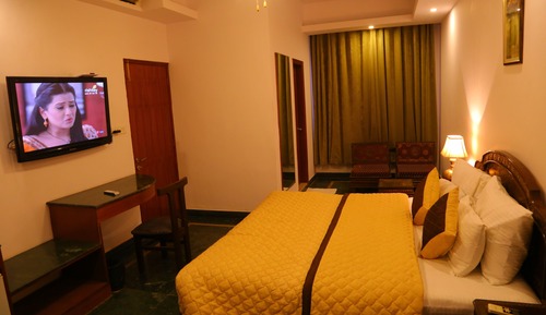 Executive Double Room with Taj Mahal Tour for 2