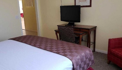 Suite, 1 King Bed, Kitchenette