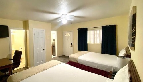 Standard Room, 2 Queen Beds, Kitchenette