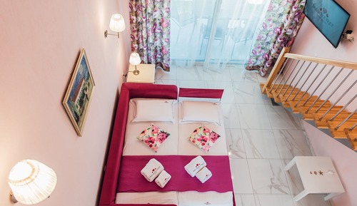 Luxury Suite Split Level
