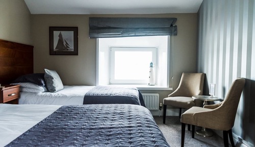 Classic Triple Room, Ensuite, Sea View (Columbus)