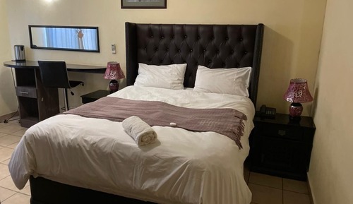 Double Room, 1 Queen Bed