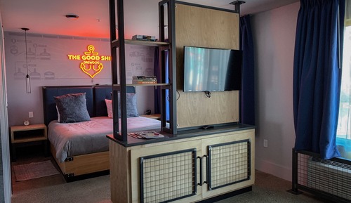 Punk Suite, Non-Dog Friendly
