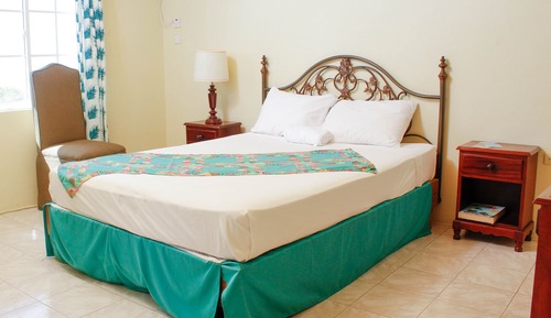 Deluxe Single Room, 1 Queen Bed, Balcony, Partial Ocean View