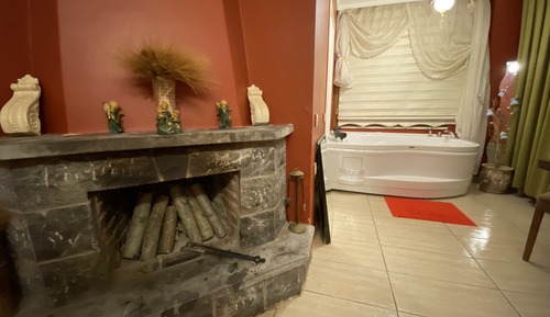 Exclusive Double Room, 1 King Bed, Jetted Tub, Mountain View (Kirmizi )