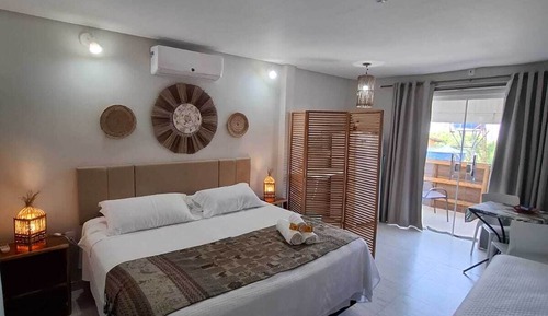 Romantic Penthouse, Multiple Beds, Mountain View, Poolside
