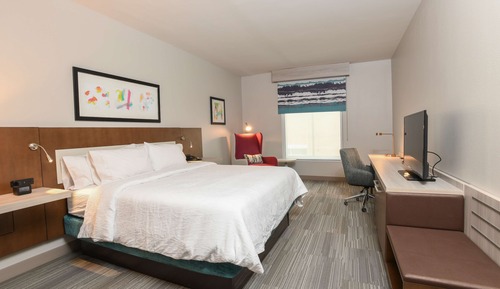 Room, 1 King Bed (Drinks & Snacks)