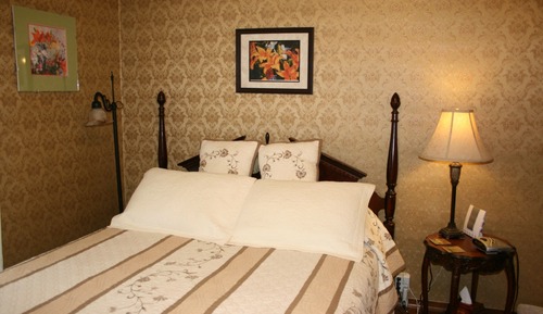 Double Room, Ensuite, City View (Lily)