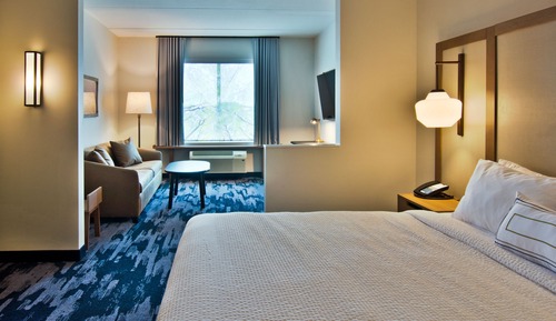 Suite, 1 King Bed with Sofa bed (Mobility/Hearing Accessible, Tub)