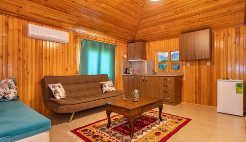Family Suite (5 Adults)