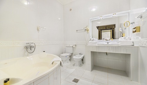 Deluxe Double or Twin Room, 2 Queen Beds, Accessible, Balcony