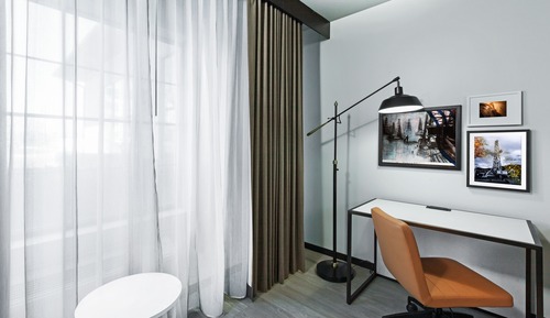 Standard Room, 1 King Bed, Mobility Accessible (Mobility, Roll-In Shower)