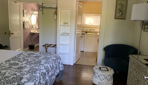 Deluxe Queen - Room 1