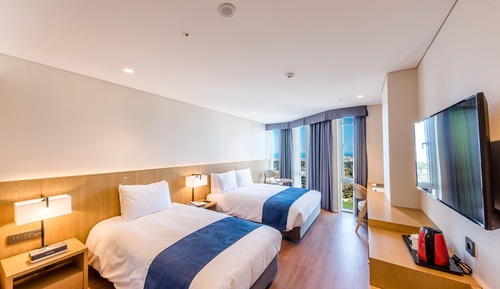 Deluxe Family Room