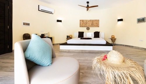 Executive Suite, Private Pool