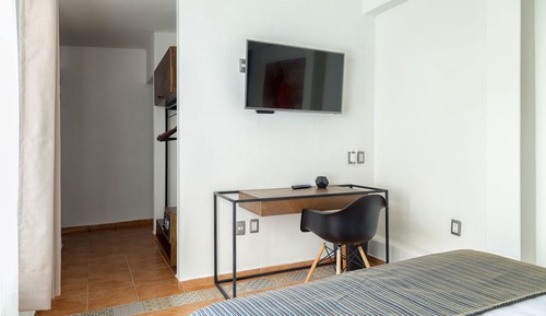 Standard Room, 1 Queen Bed