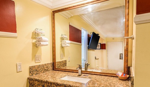 Superior Room, 1 King Bed, Non Smoking, Jetted Tub