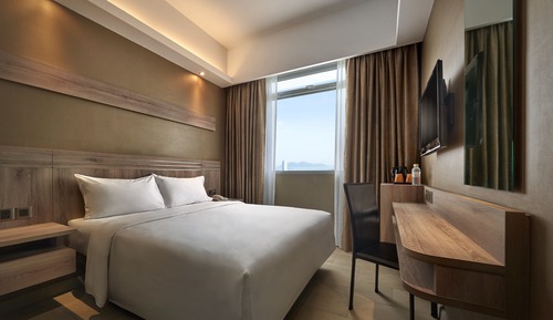 Standard Room, 1 Queen Bed, City View
