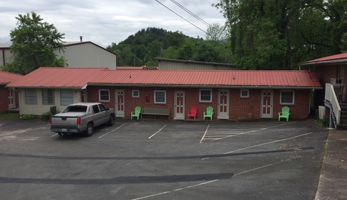 Economy Single Room, 1 Queen Bed, Refrigerator & Microwave