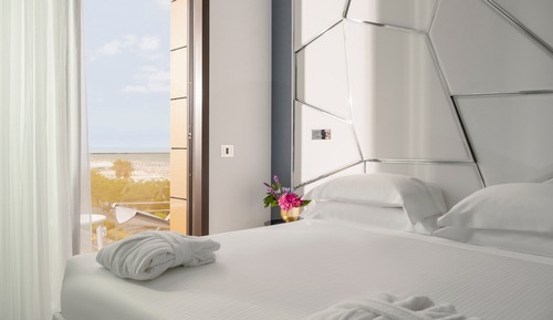 Superior Double Room, 1 King Bed, Balcony, Partial Sea View