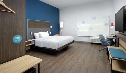 Room, 1 King Bed, Accessible (Roll-In Shower)