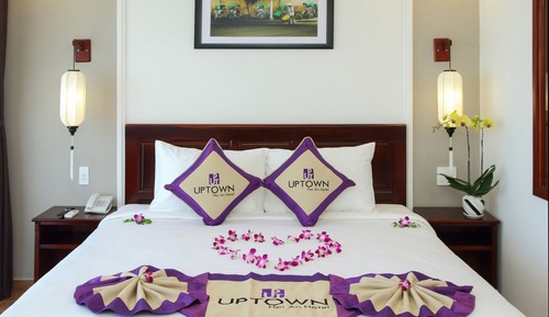Junior suite double with balcony and city view