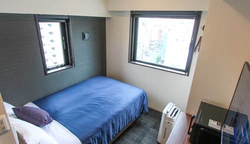 Single Room, Smoking