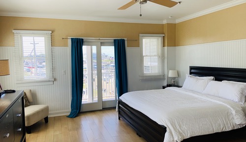 Deluxe Room, 1 King Bed