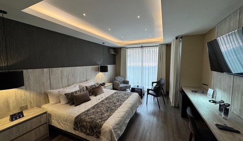 Superior Suite, City View