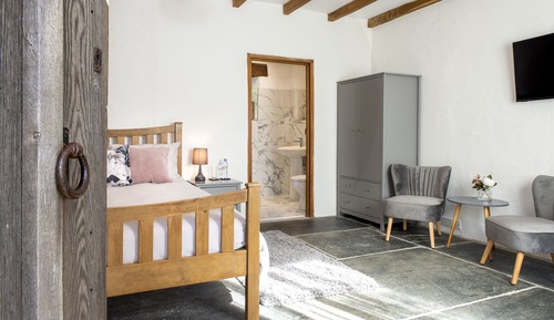 Classic Double Room, 1 King Bed (Coombe Farm - Lily Lovedays)