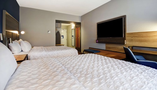 Room, 2 Queen Beds, Accessible (Roll-In Shower)
